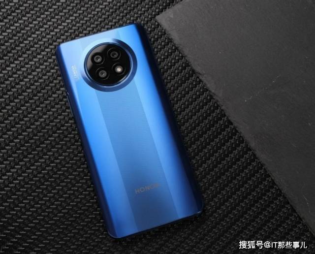 Turbo|售价1899元起 天玑900和66W快充 荣耀X20值得买吗？
