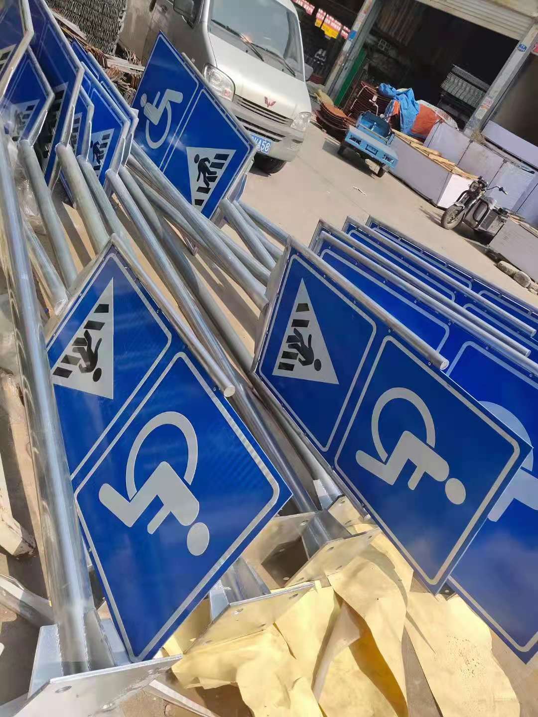 交通标志牌限速牌交通铝牌风景区铝牌路牌材质选取及制作安装视嘉标牌