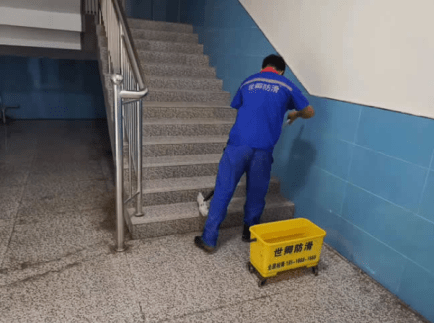 瓷砖上怎么做防滑处理 8e0b4b45bb1d4c4e9eea21b246c24b9b.png