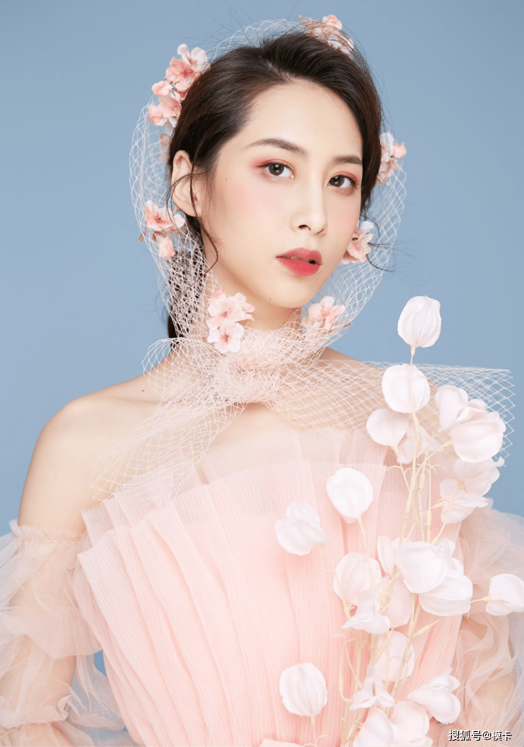 体重|模卡 推荐艺人:胡胡