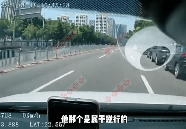 女子要求网约车司机逆行 被拒后她直接报警 我被挟持了 平台