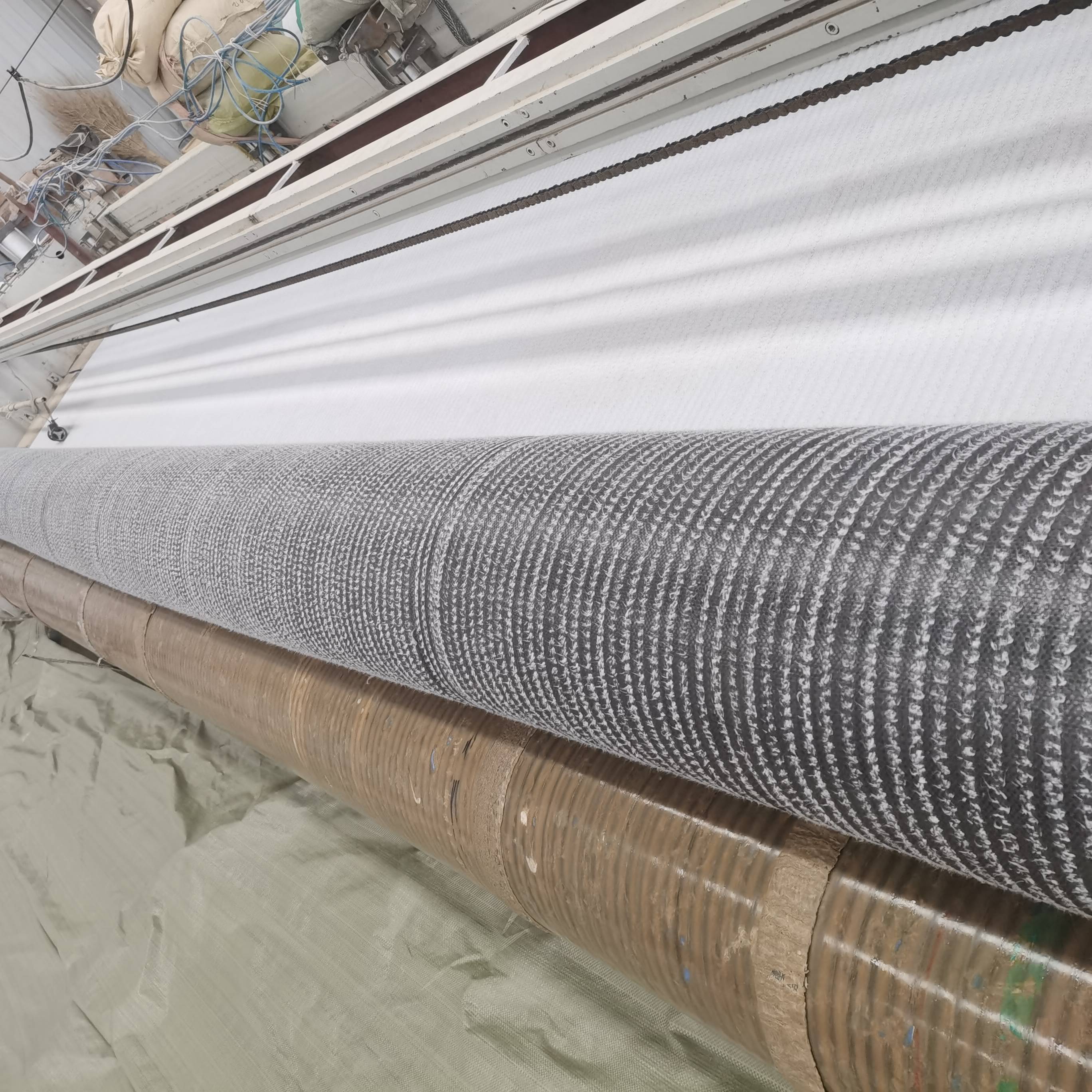 垃圾填埋场,人工湖,河道治理等其他水利工程.作用:防水,防渗.