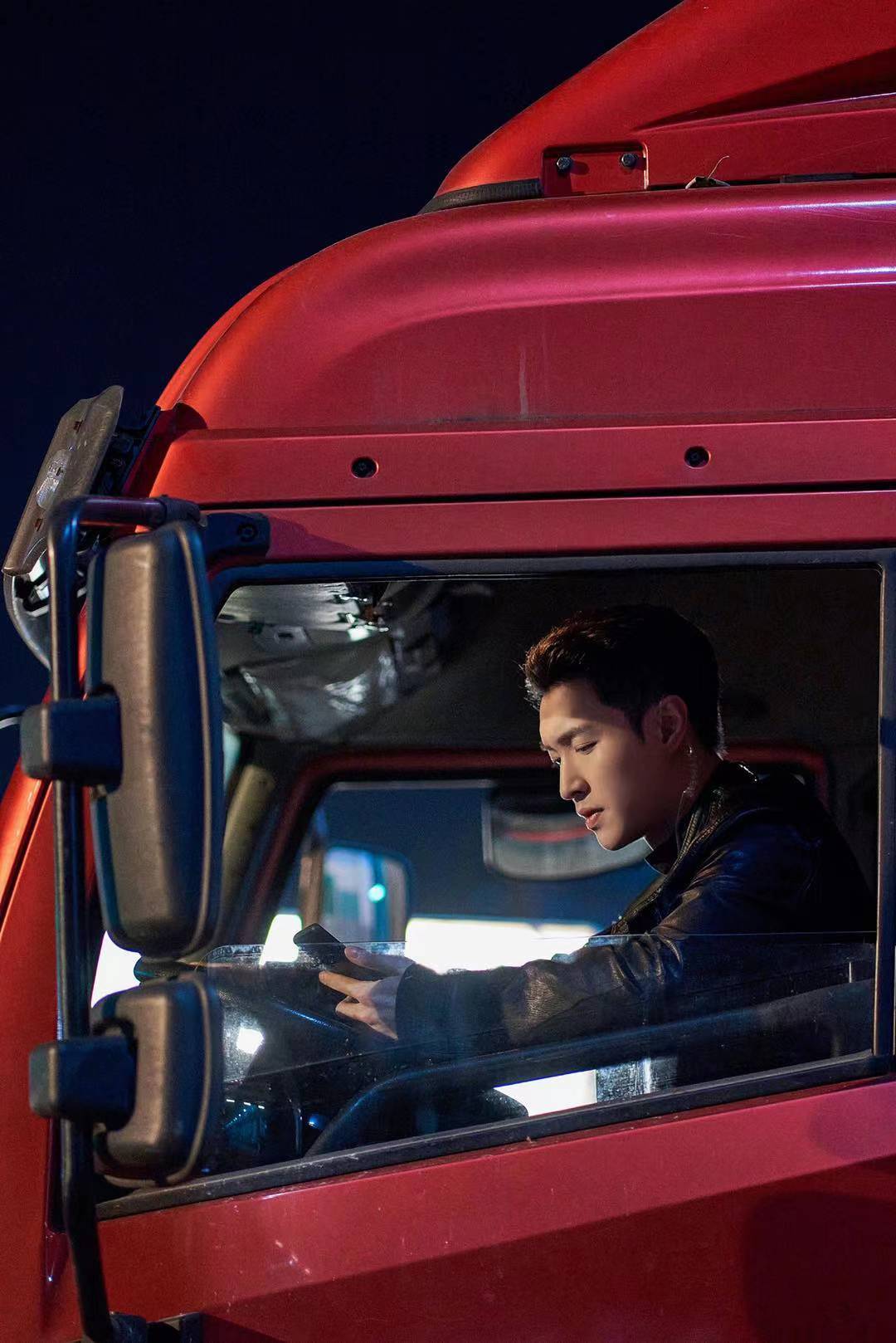 同学|张艺兴《扫黑风暴》 持续更新 “小林警官”获好评不断