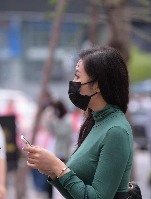 颜色|原健身女生的时尚穿搭，休闲的“瑜伽裤”，让造型轻松变