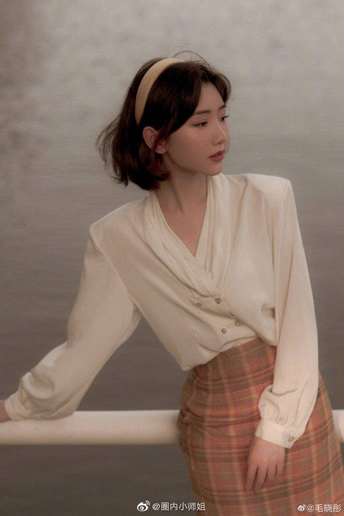 年代|复古港风再度来袭，女明星们都爱的风格，竟然全靠这个单品？