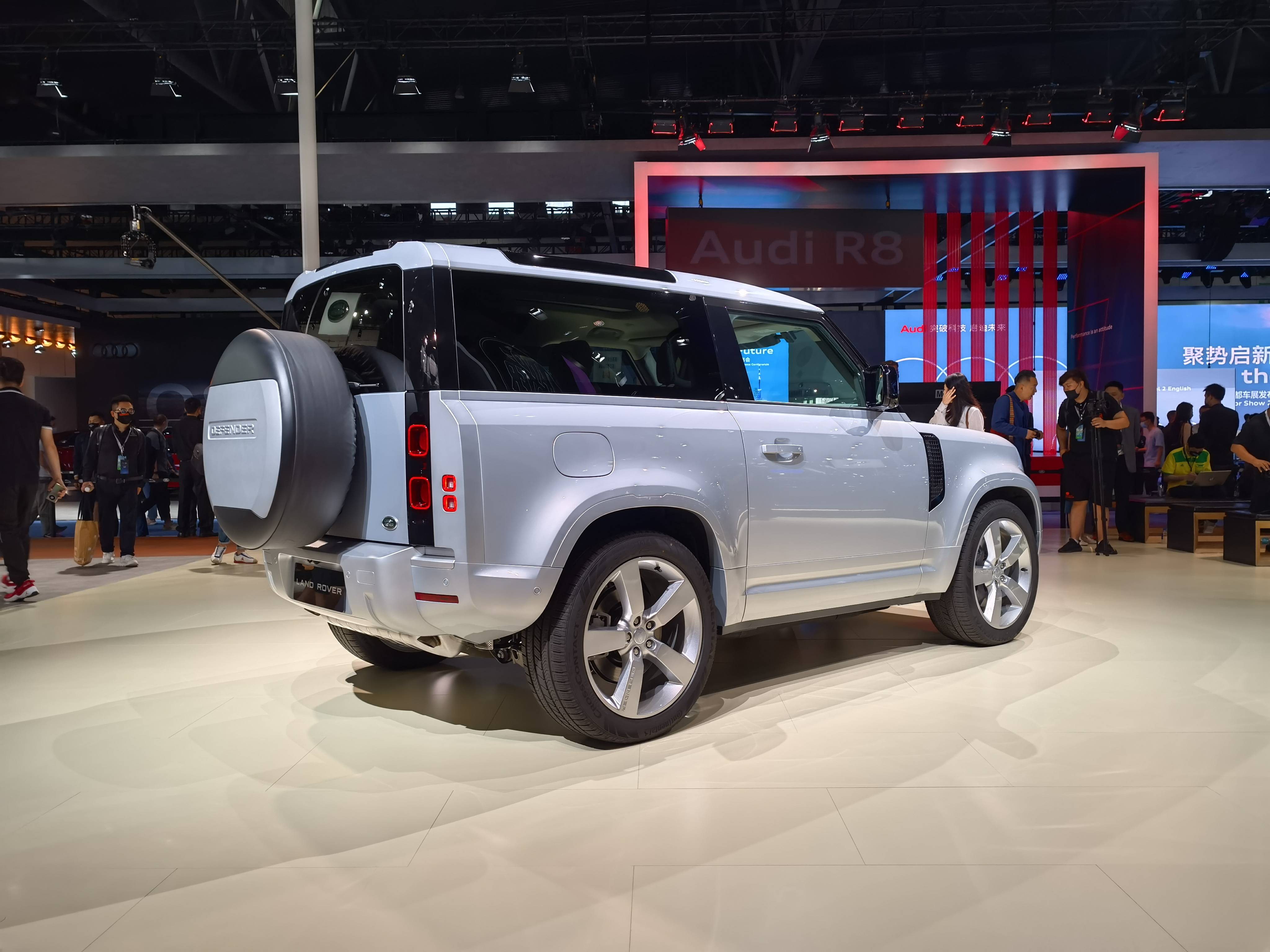 全新路虎卫士90系列车型上市,售价69.8万起