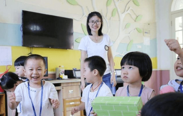 家长|孩子从幼儿园回来，家长别着急问五个问题，对谁都没啥好处