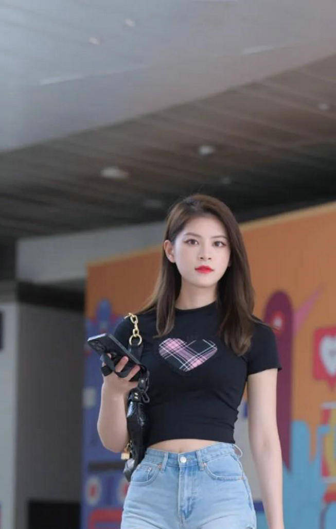 身材|短裤搭配体恤能带来青春与活力的感觉,让女生尽显出元气满满的一面