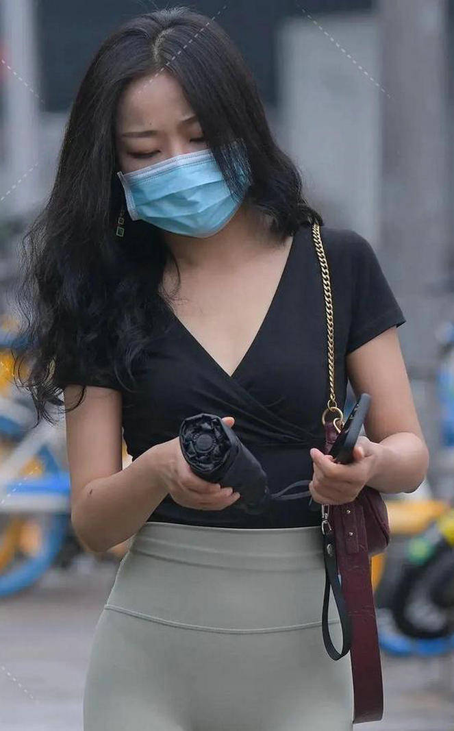 视觉|如果你想要凸显气场，长裙是非常好的选择，看上去更加的高贵冷艳