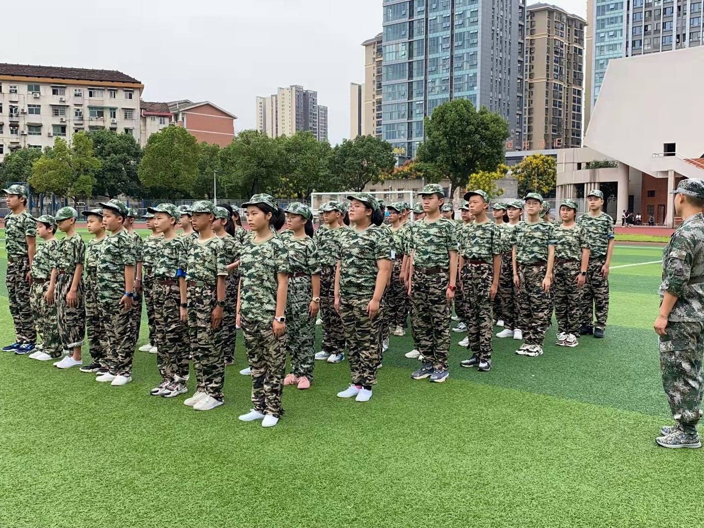 磨砺坚强意志迈好中学生活第一步常德市五中举行七年级新生素质拓展