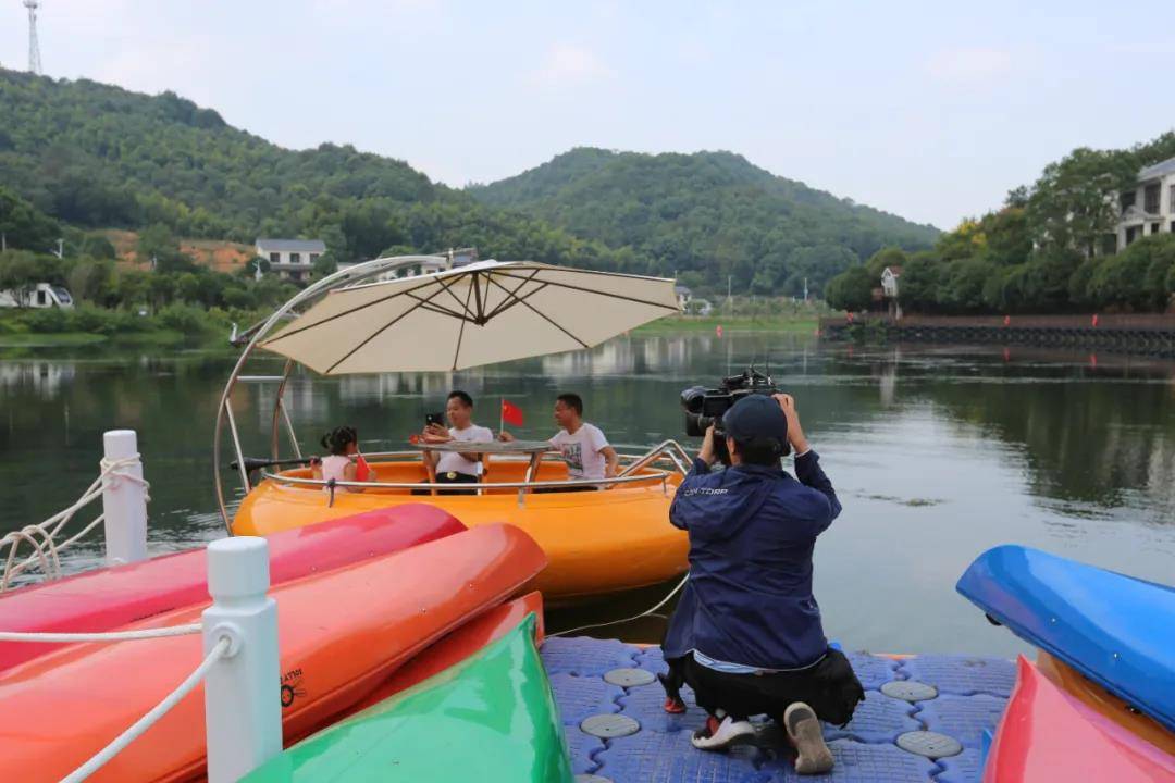 湖南经视前来伊宅购集团快乐车行光明村露营地拍摄取景