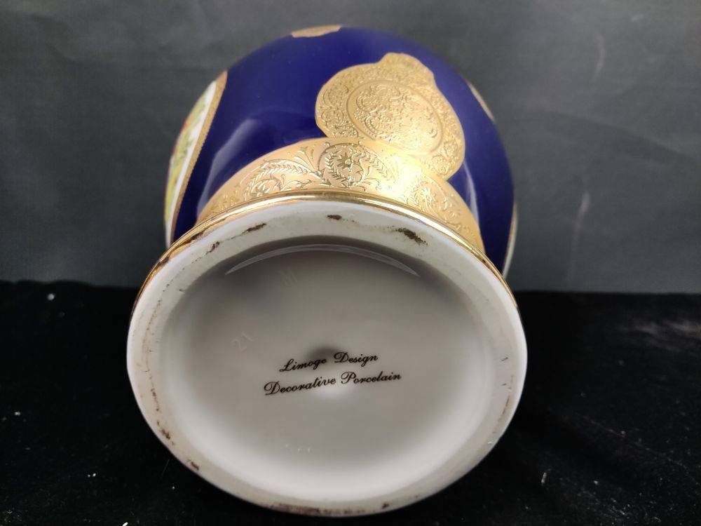 藏品: decorative porcelain 法国利摩日手绘客厅摆件 高:31cm