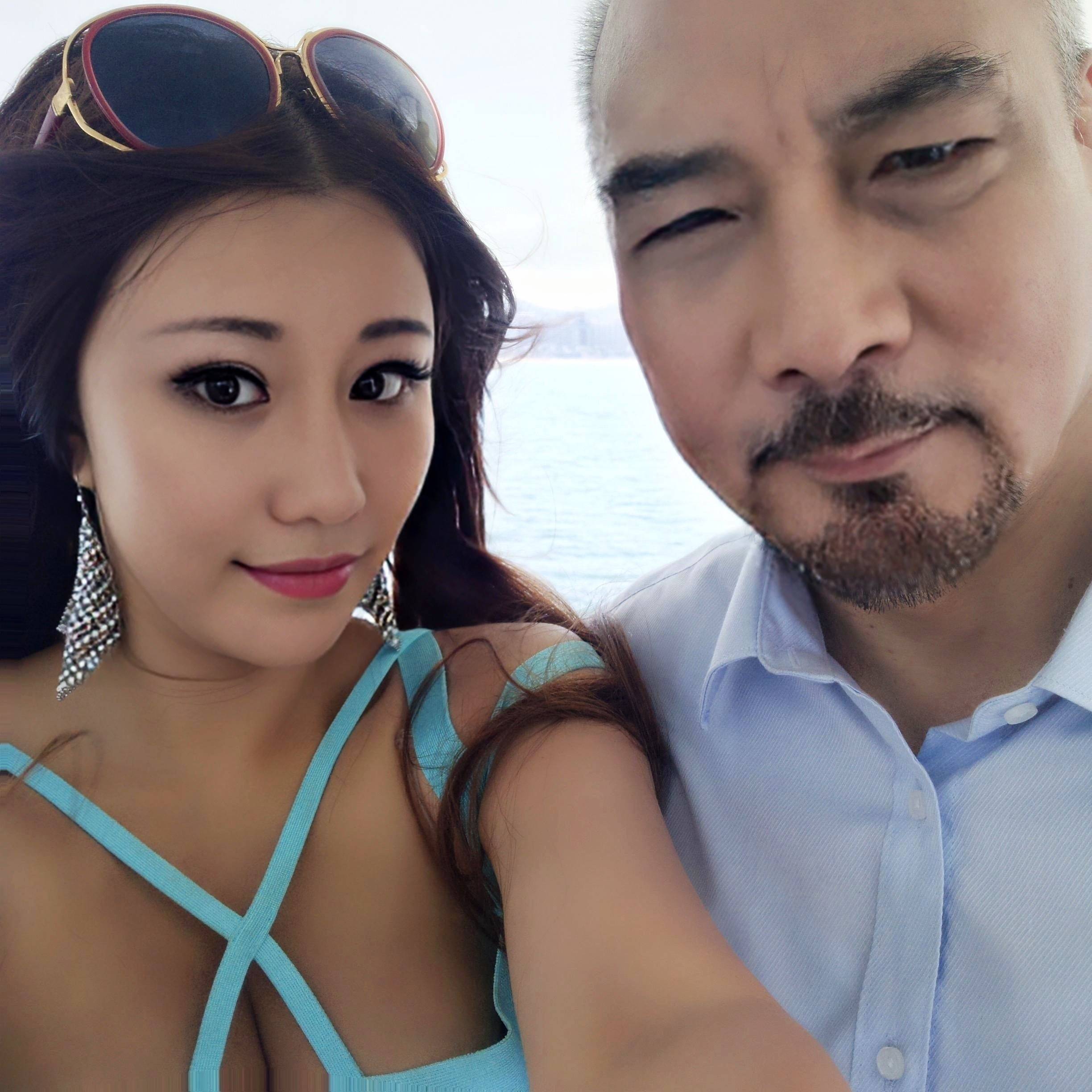 原创徐少强一生风流身边美女如云雪梨为其未婚生子70岁还在拍戏