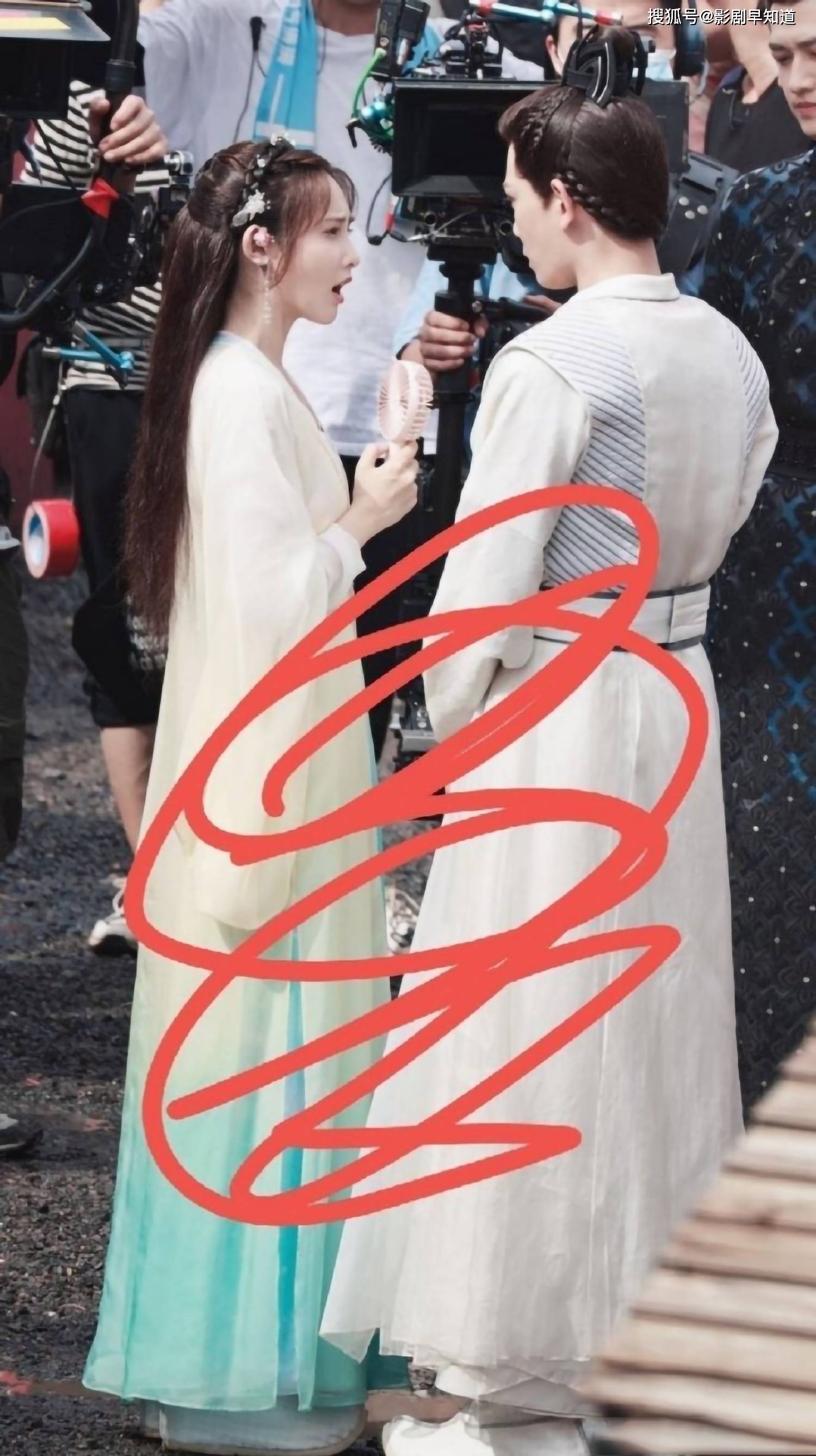 彭小苒|彭小苒新戏《春闺梦里人》杀青，古装颜值提升，搭档95后小生