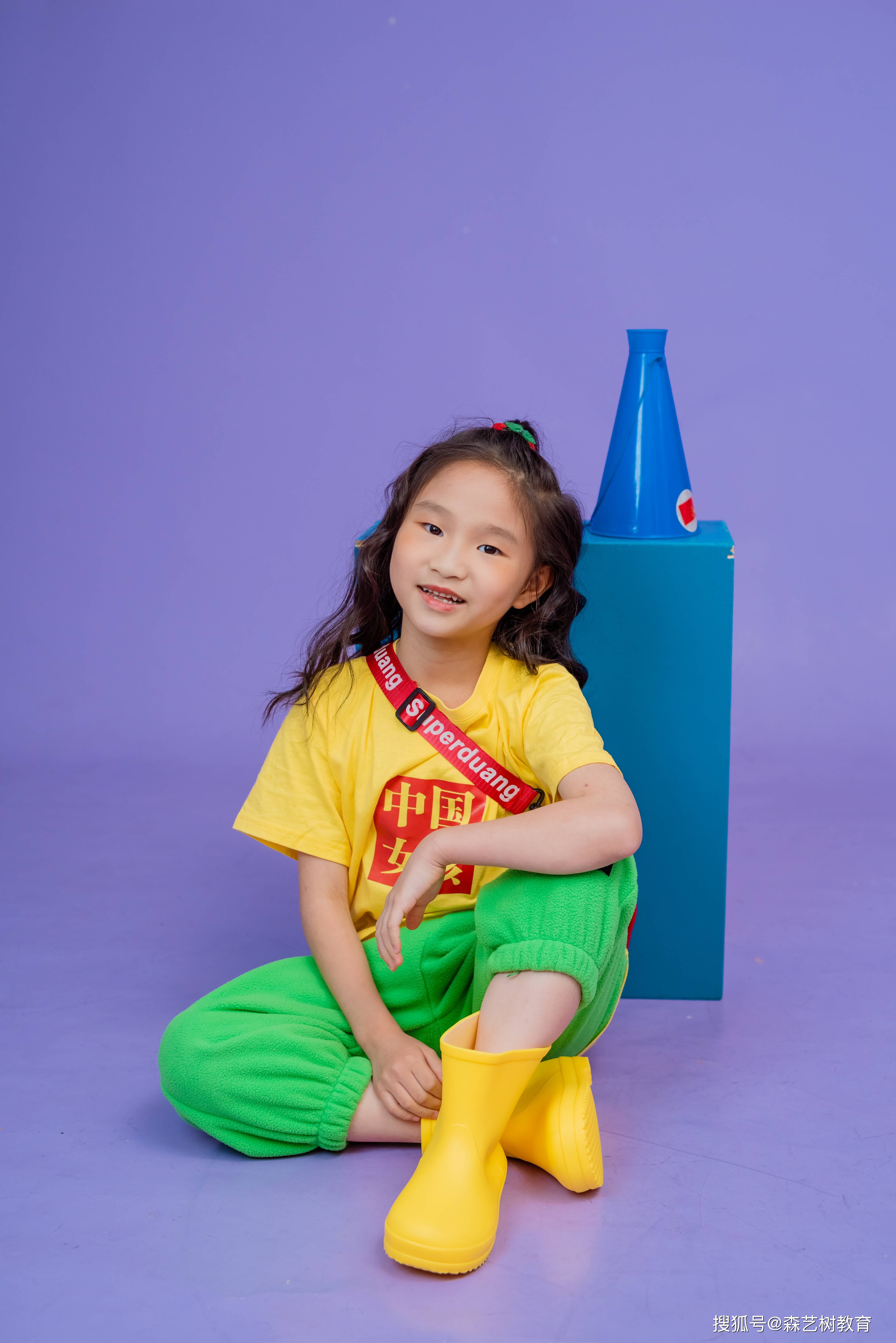 陈思妍留住最美童声专辑艺术照