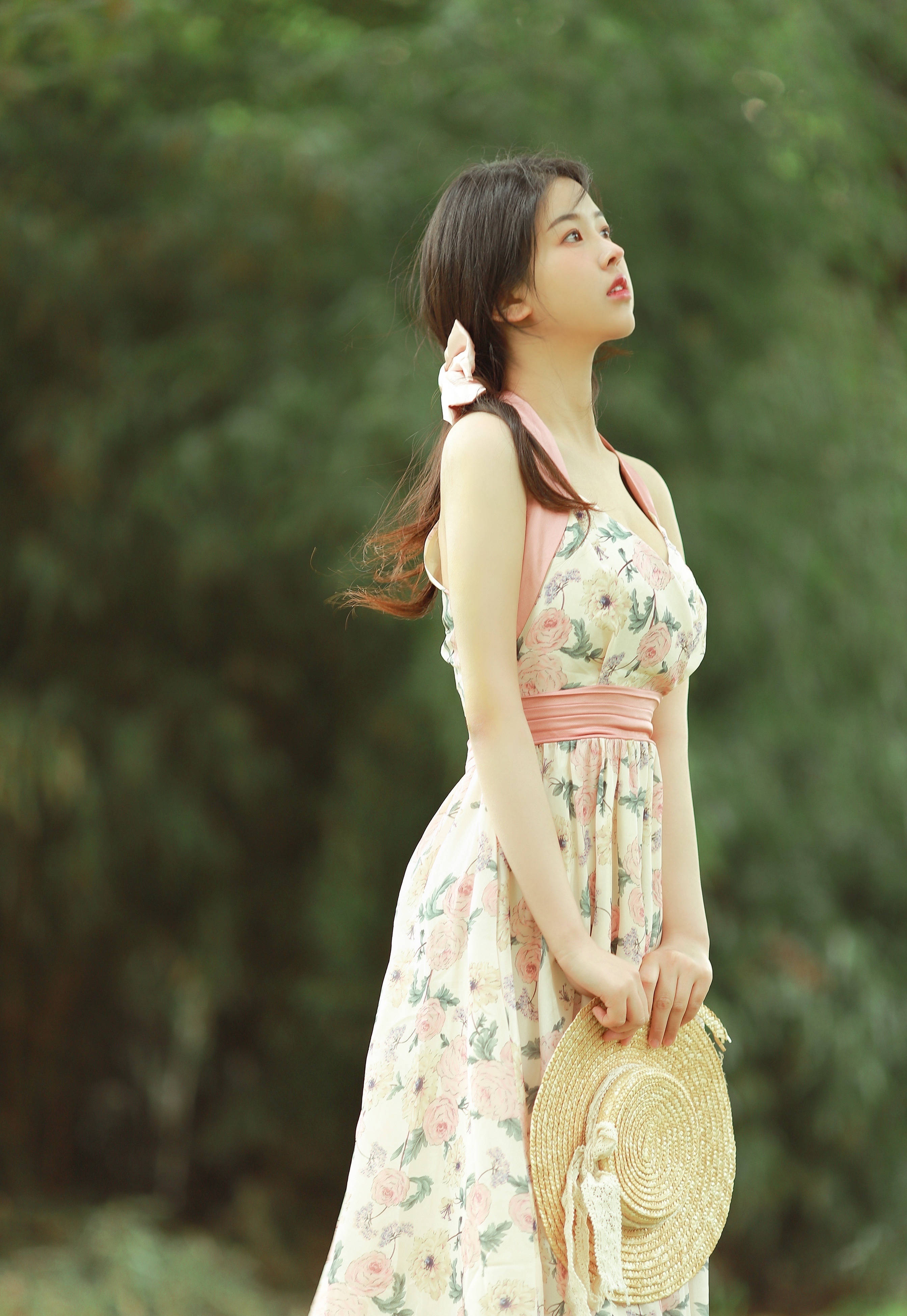 秋日碎花裙穿搭写真少女和花我都要