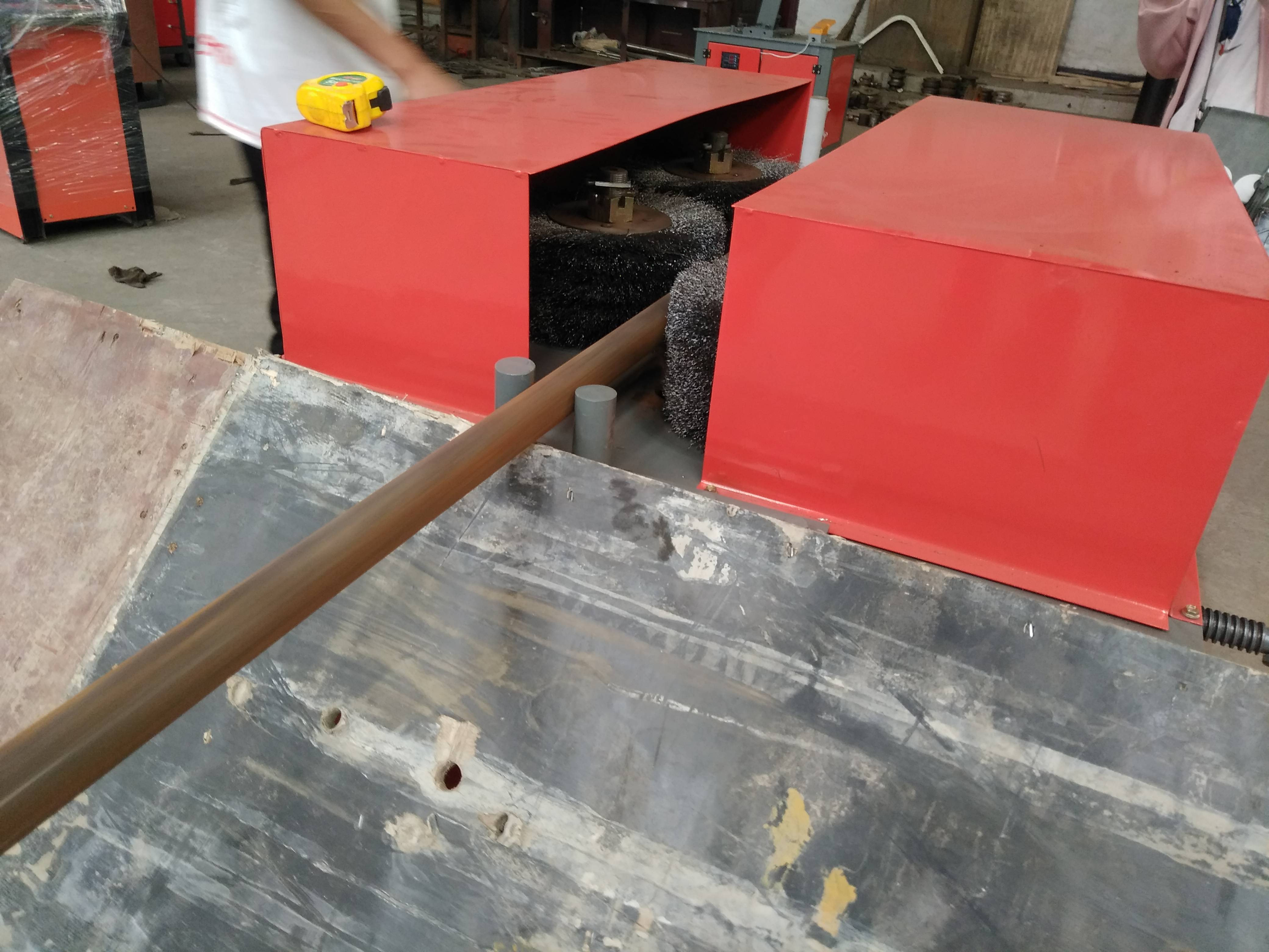 小型钢材除锈方法,用多功能除锈机就行