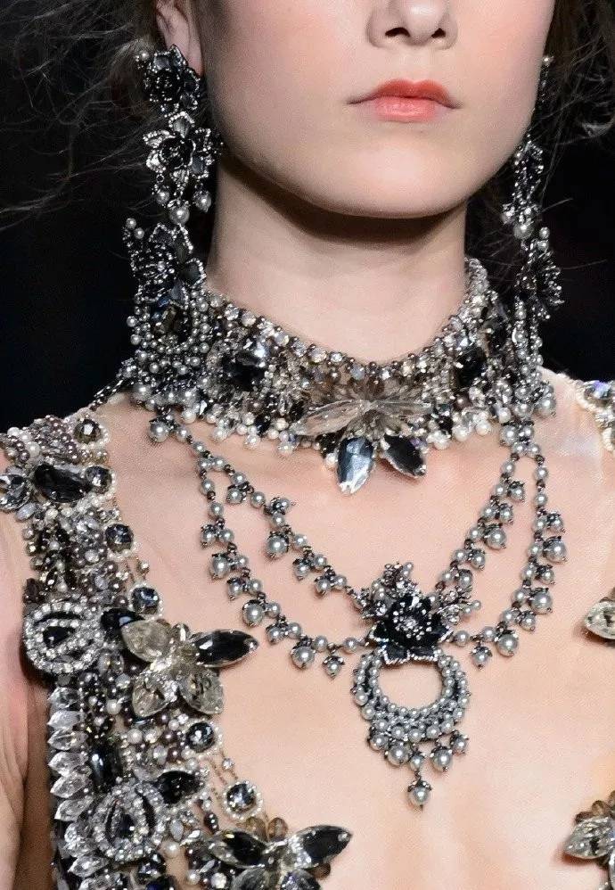 配饰 手工刺绣法式刺绣梵芮锦刺绣配饰分享