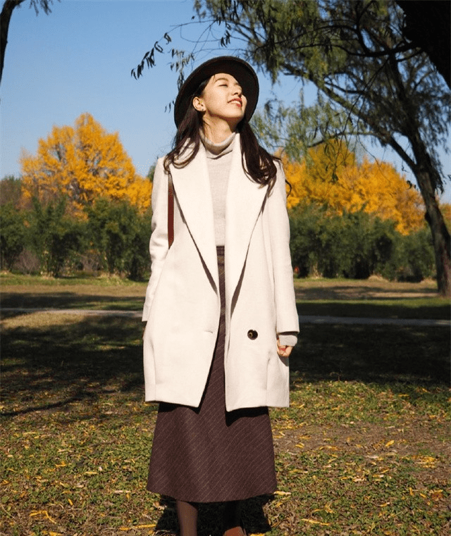 呢子 “大衣+呢子裙”优雅又时髦，穿出气质美