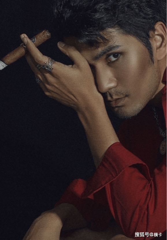 通告 模卡 推荐艺人：伊利亚尔