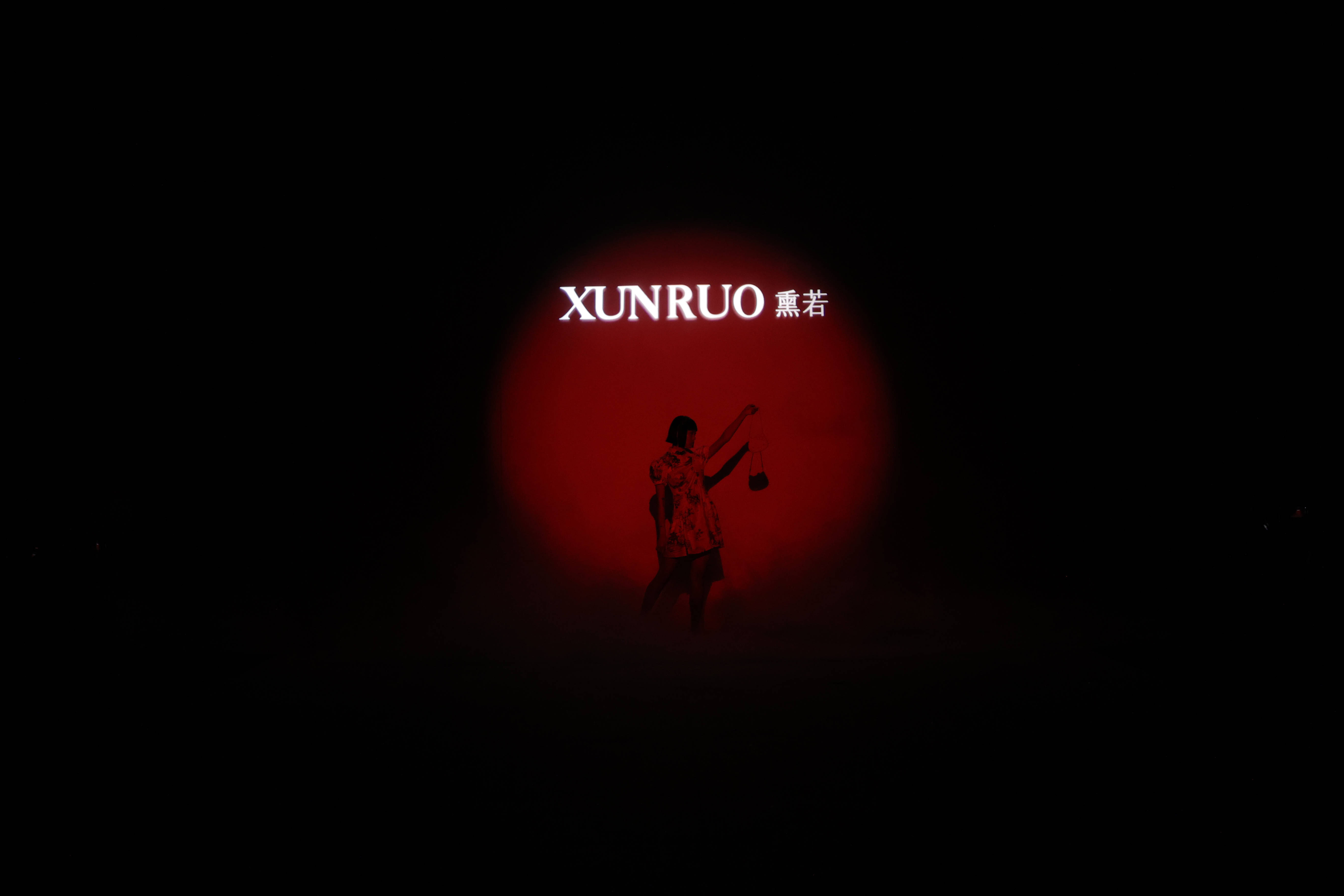 幻境 XUNRUO熏若 x Hello Kitty&amp;Friends联名系列 2022春夏 中国国际时装周秀场