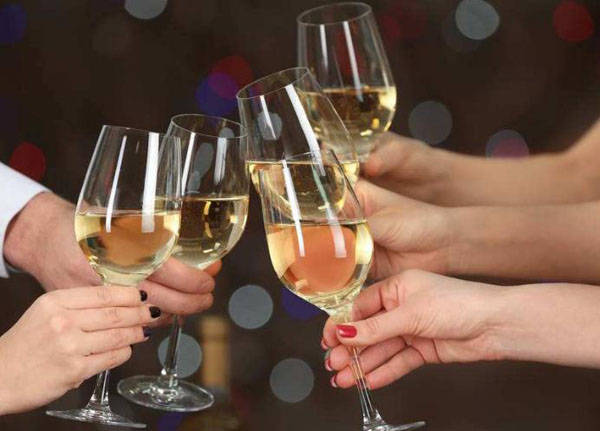 吃什么药不能吃海鲜喝酒 8fedb1c1818640f6a8160d674bf4deee.jpeg