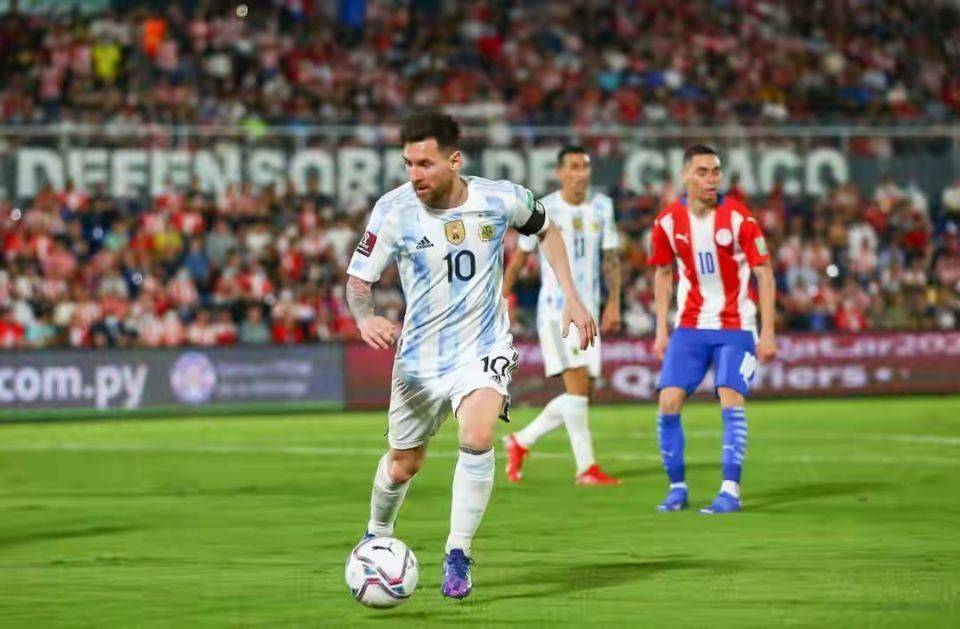 阿根廷媒体:梅西左膝不适 世预赛对阵乌拉圭出战成疑_进行