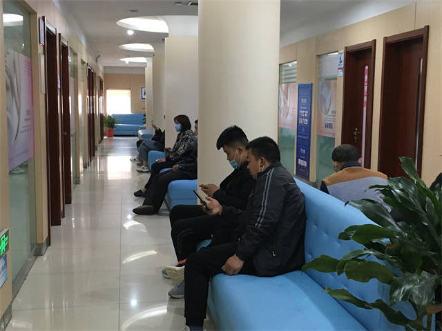 乳腺炎在发病初期有什么症状 疾病