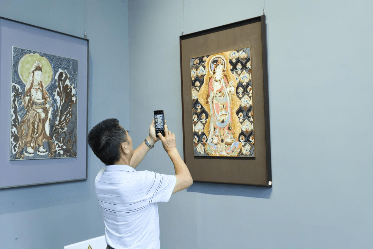 敦煌印象中国瓷画作品展正式拉开帷幕展览将持续至10月31日