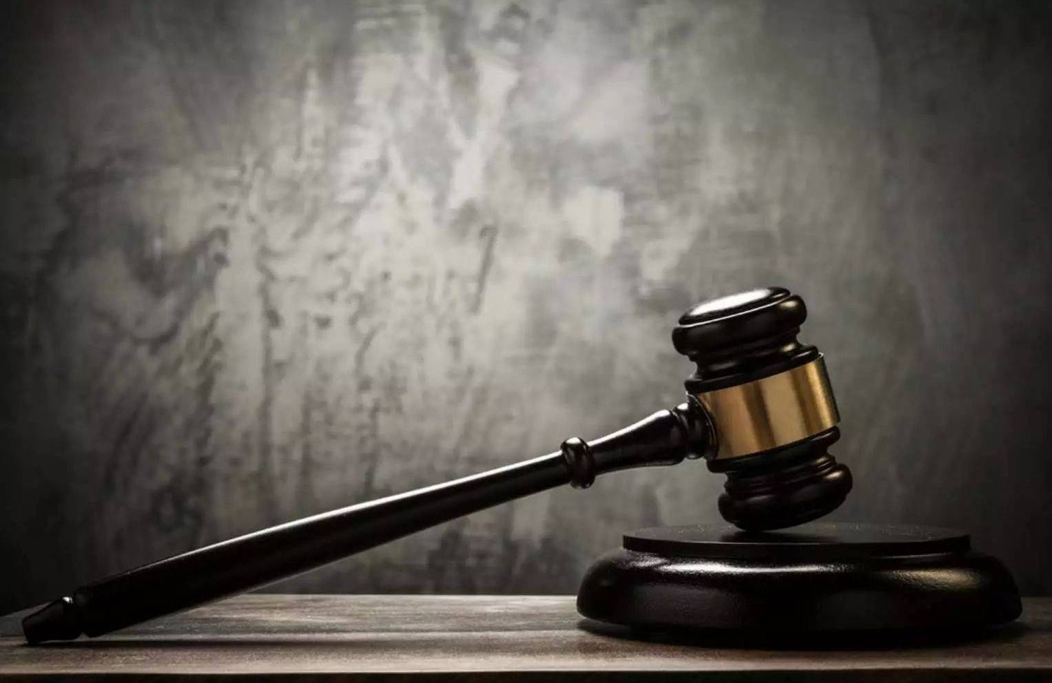 民生信托状告赵薇、黄有龙、史玉柱：保证合同纠