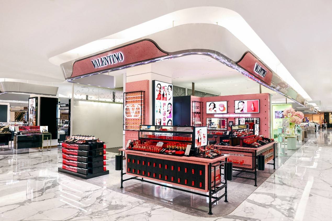 华伦天奴打破刻板印象与传统 华伦天奴美妆北京首家精品店登陆SKP
