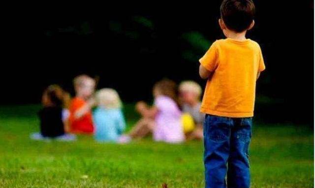 多方面|你以为孩子在幼儿园真的“安全”吗？“新型冷暴力”正在幼儿园上演！