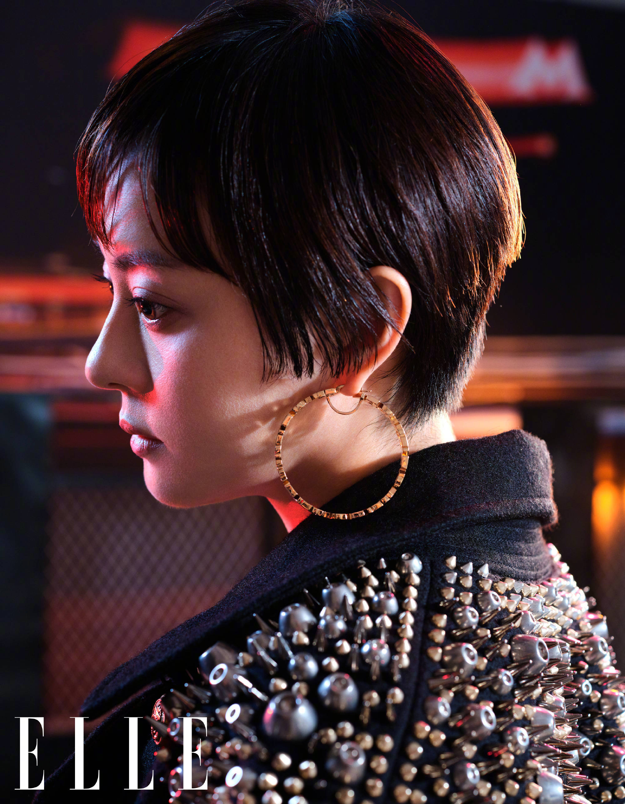 孙俪五官精致. 孙俪大秀长腿. 孙俪身姿曼妙. 孙俪侧颜优越.