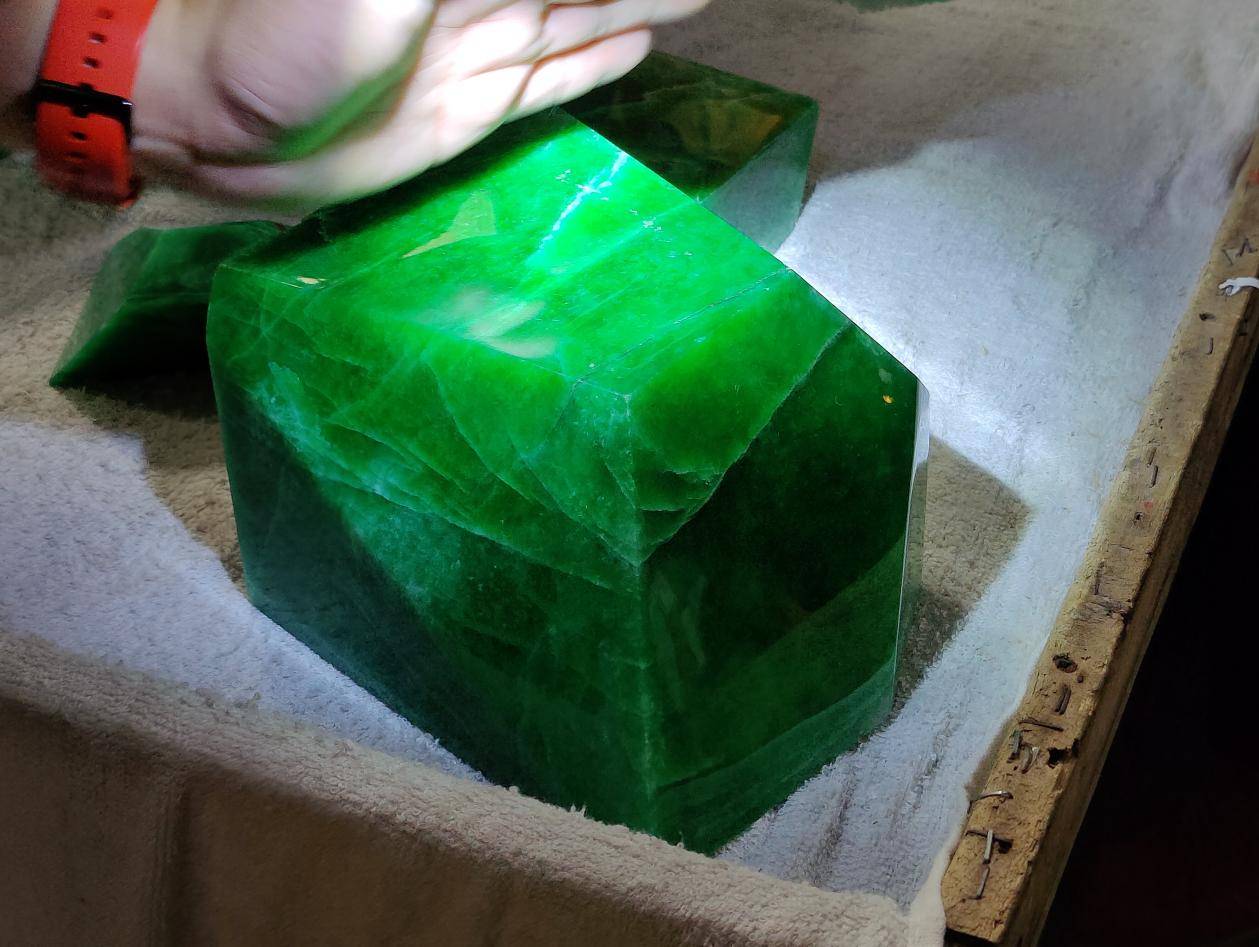 翡翠色料数量猛增,给市场带来什么样的变化?