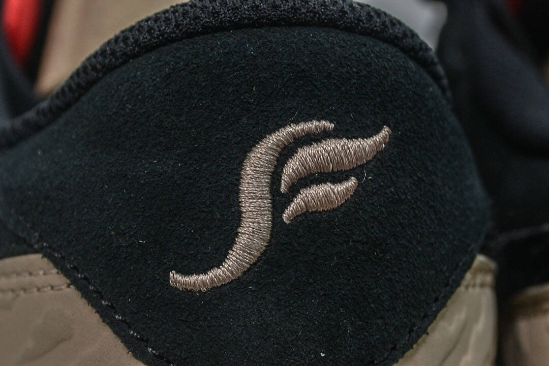 鞋舌 乔丹迈阿密联名 Air Jordan 1 Carnivore x SoleFly 食肉动物黑红虎纹低帮板鞋