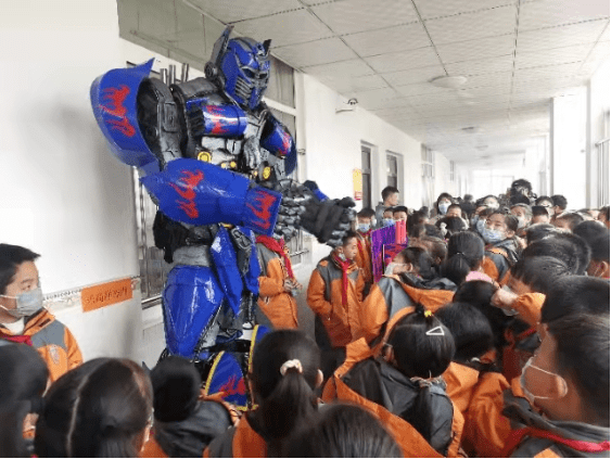 创新点缀人生,科技融入理想——高新三小第一分校“七彩枫叶”科技劳动节纪实