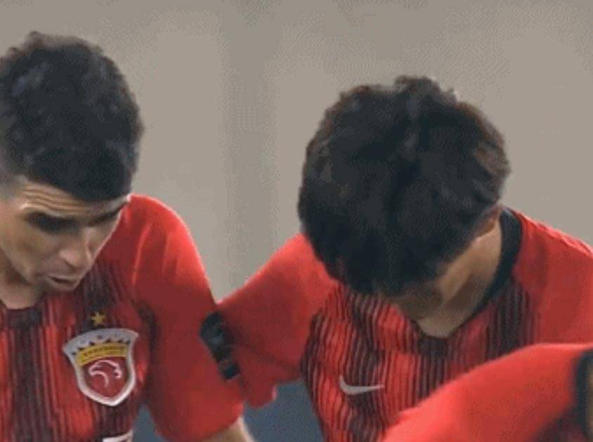 失误|怒了！中国队友传球业余失误：奥斯卡今天当场发飙实属罕见！