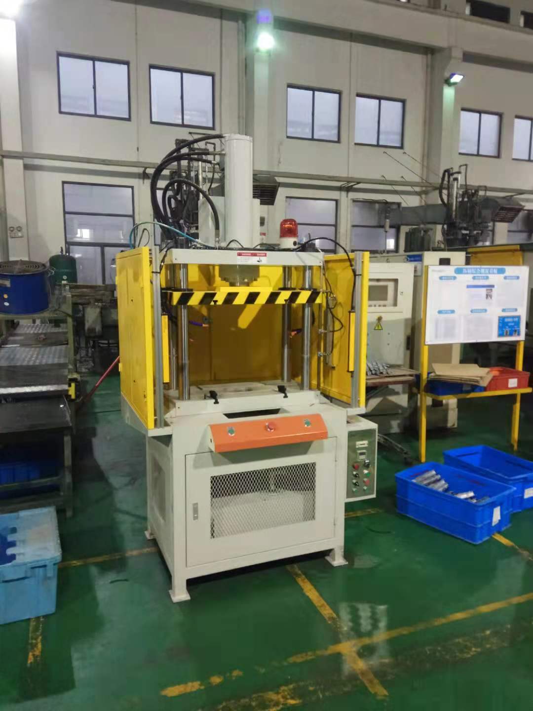 液压整形机现场图片