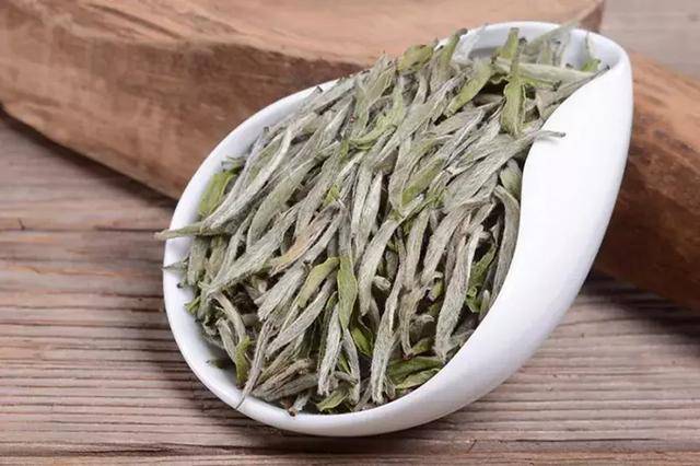 白毫|白毫银针是顶级白茶吗？怎么冲泡才好喝？