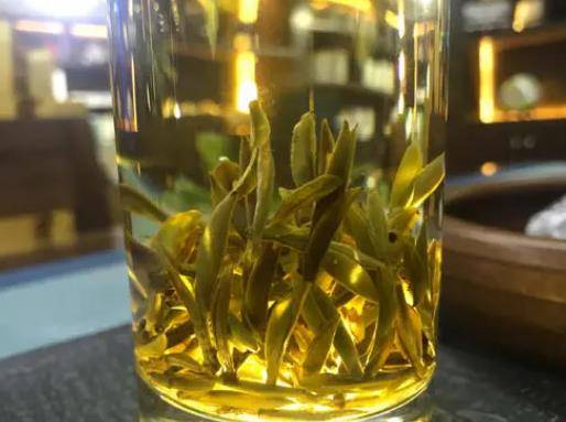 白毫|白毫银针是顶级白茶吗？怎么冲泡才好喝？