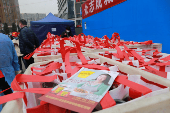 同心抗疫共护人间烟火气鹃城牌郫县豆瓣爱心礼包助力战疫前线