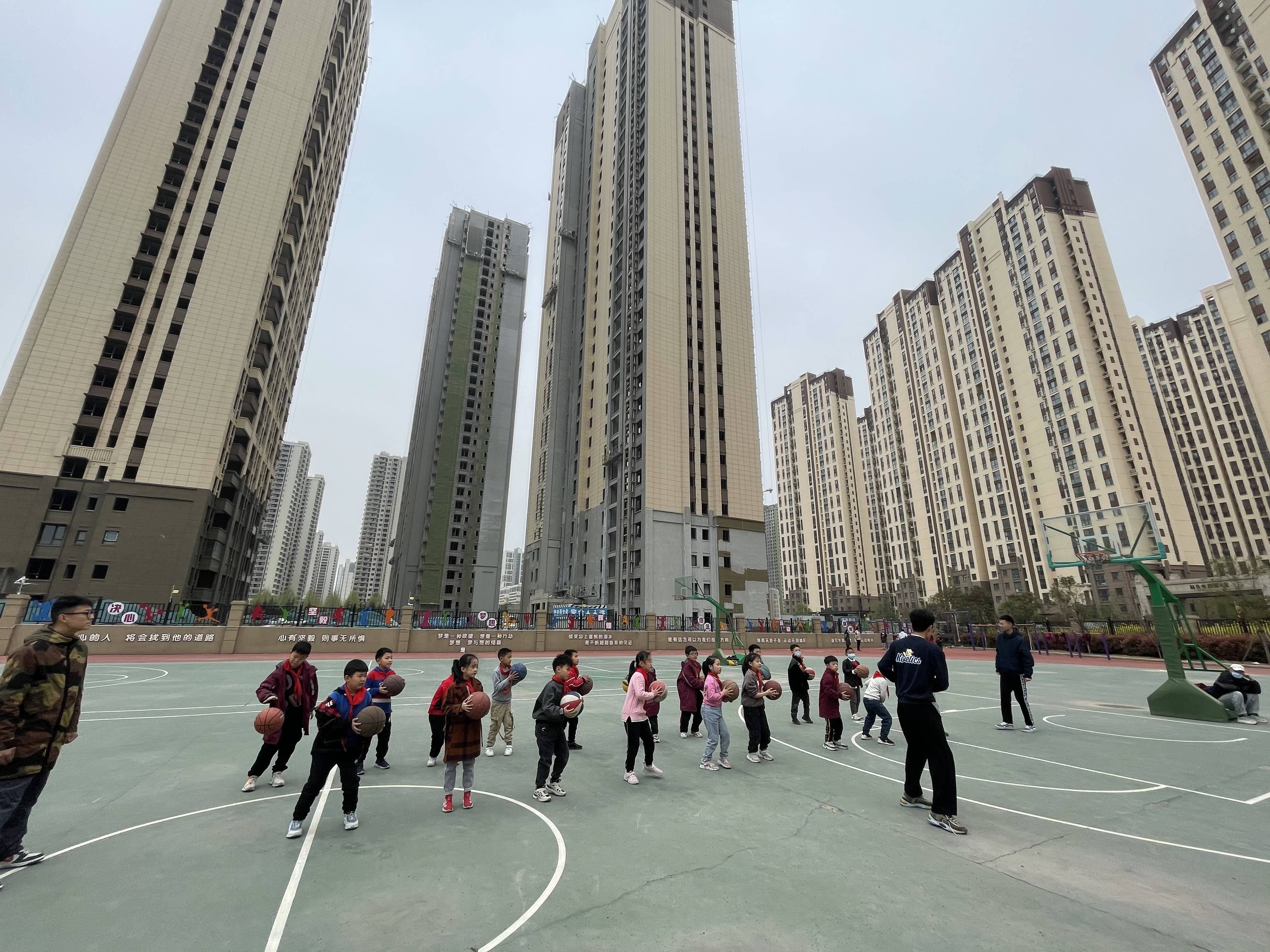 黄河科技学院:让体育美育在花溪小学"开花结果"