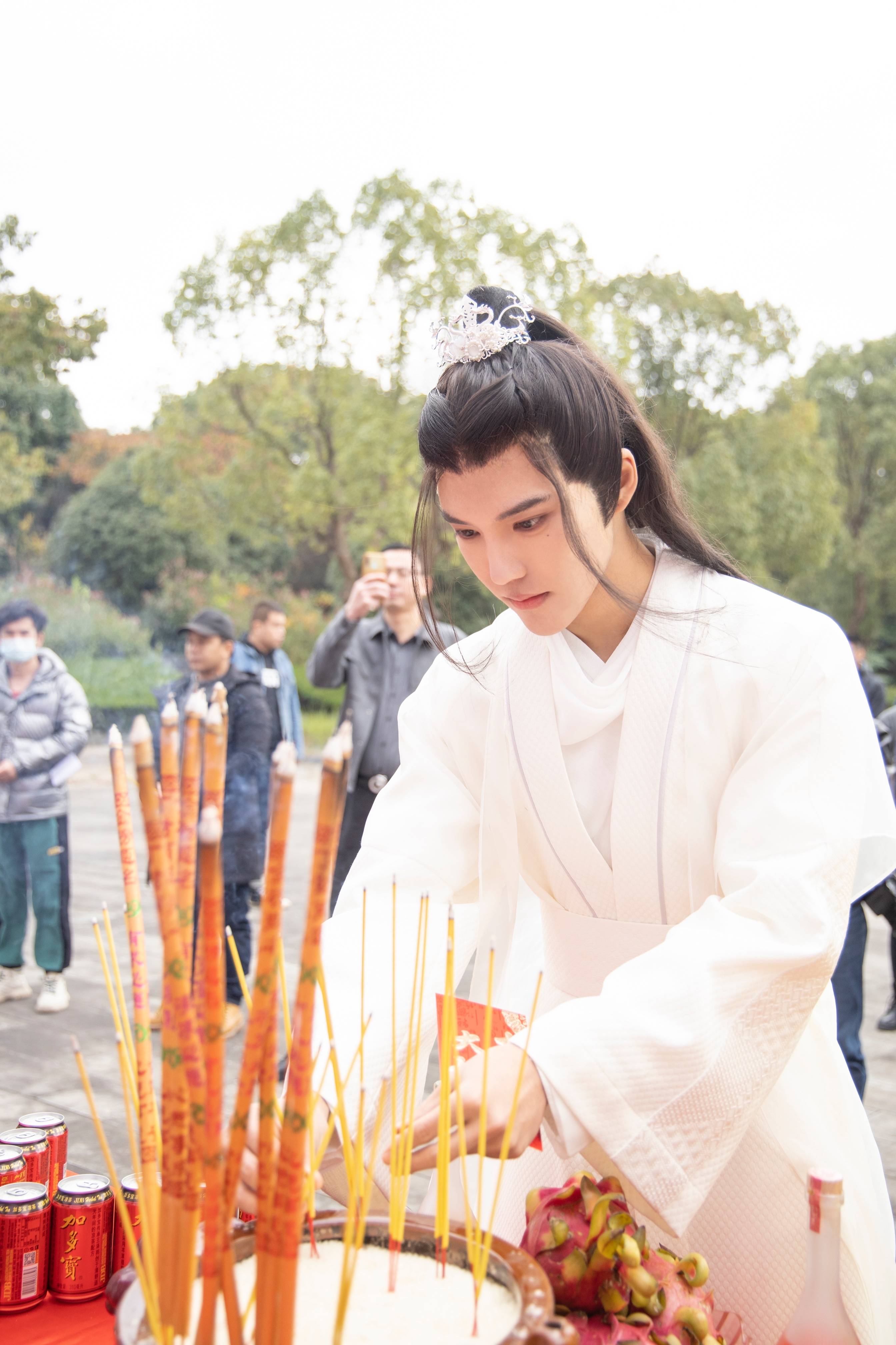 李逸晨新剧《从前有座鹤鸣府 化身高冷少爷玩转白切黑引期待_公子