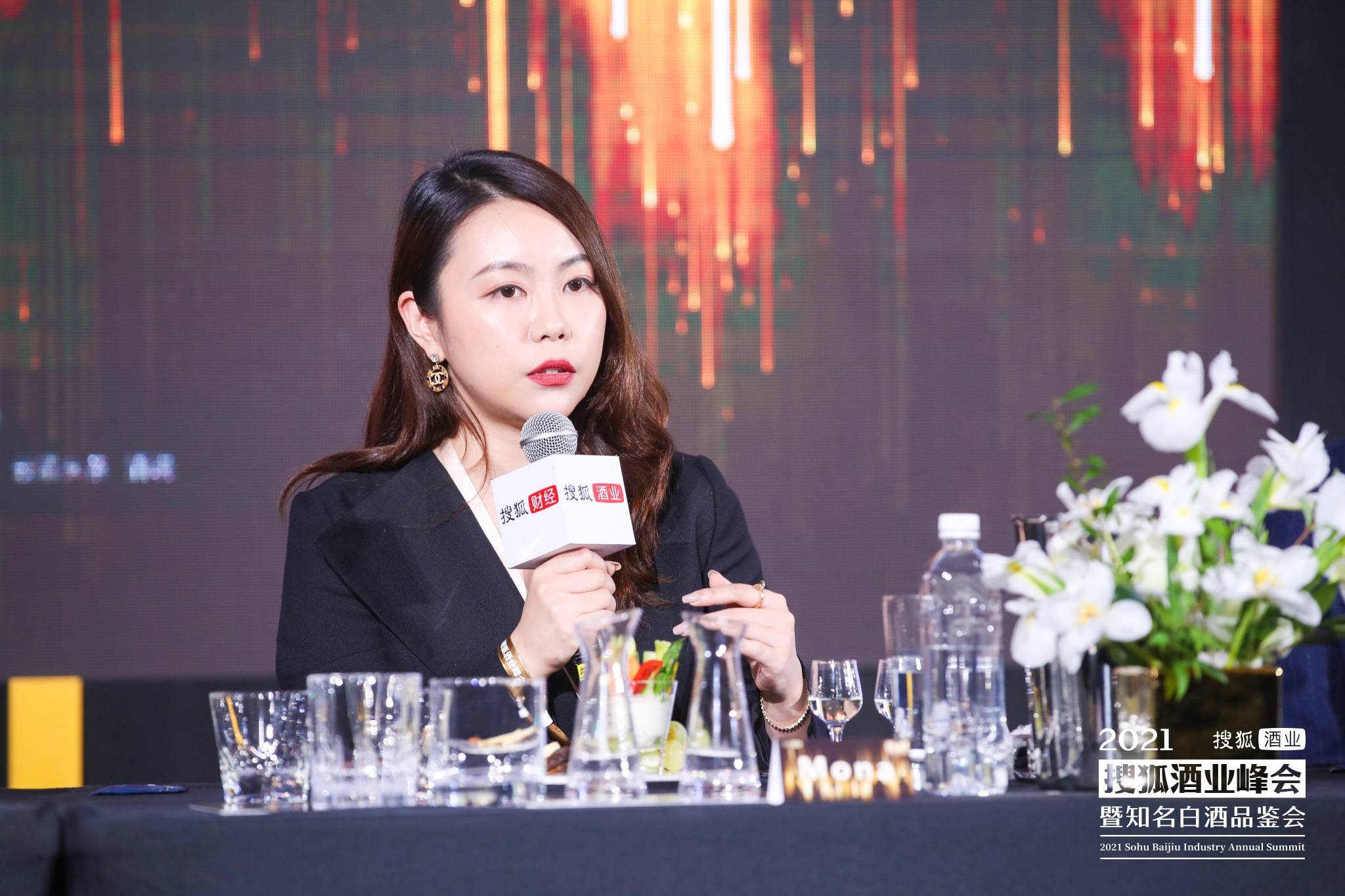 品鉴士mona年轻化酒饮是大势所趋酒企应放下身段与年轻市场对话