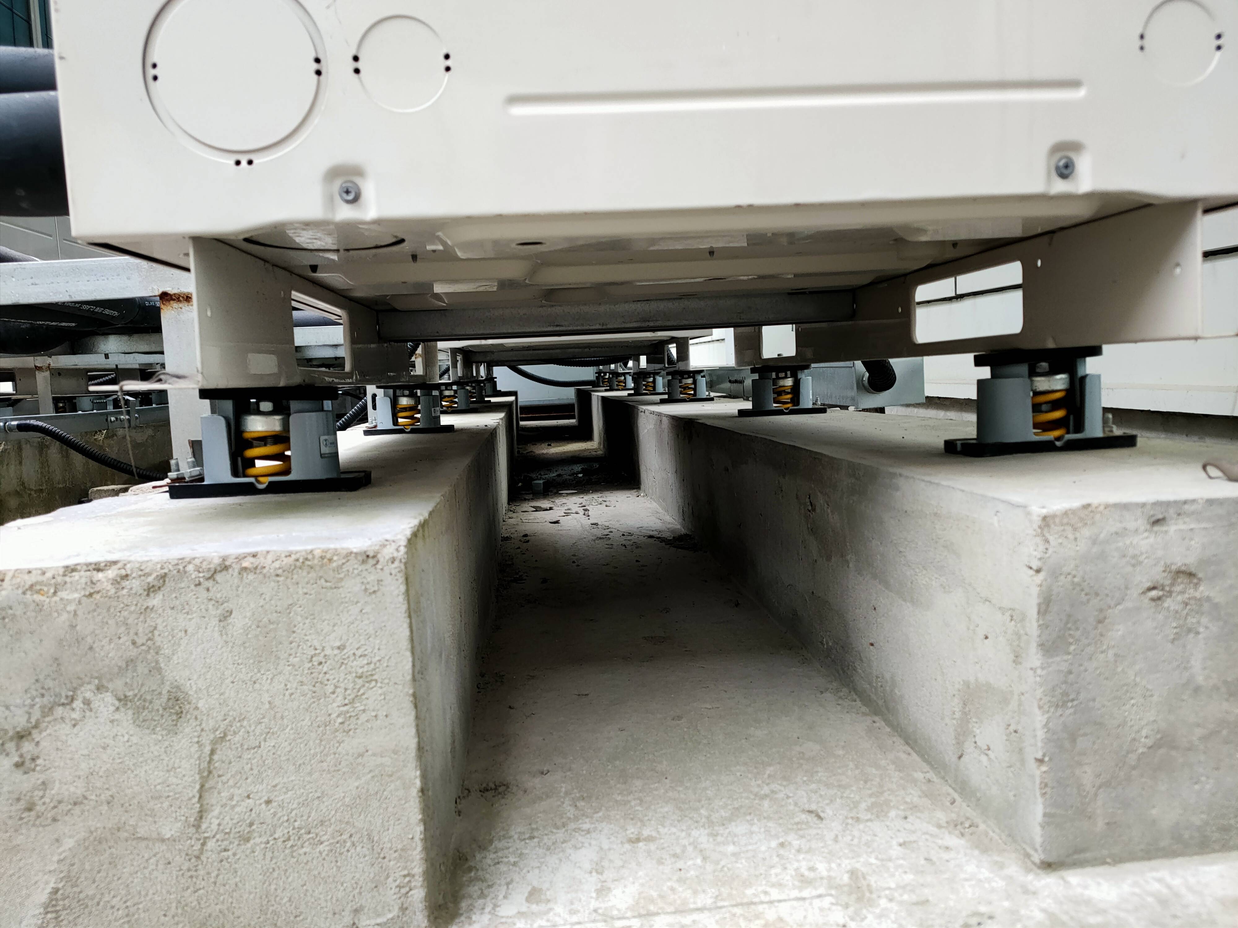 空调室外机减震器选用有什么要求?