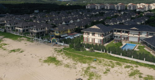 下,公司的核心团队已成功地开发了"东山岛海景别墅群"," 河婆新城","