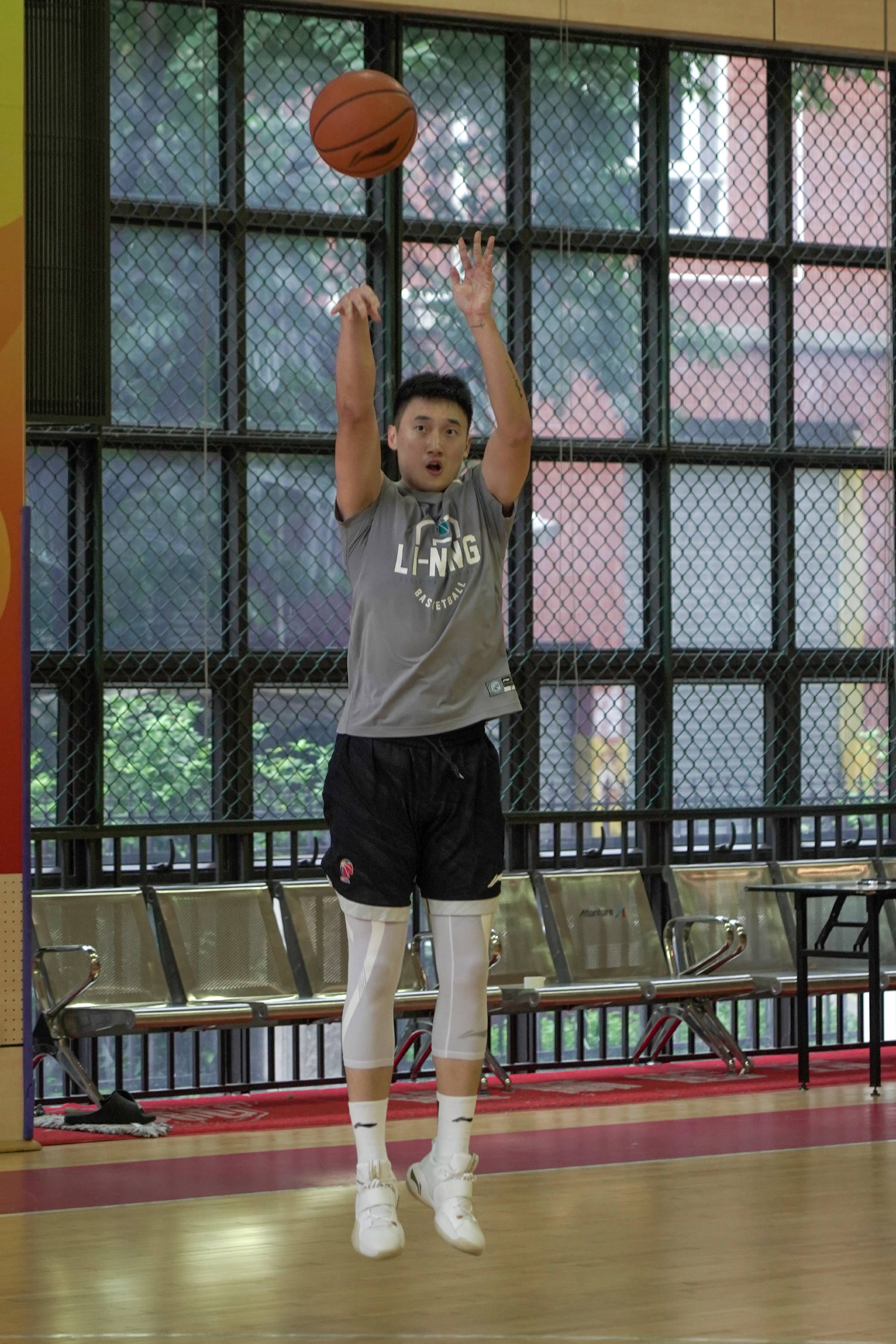 组图广州男篮备战第二阶段祝铭震寻找外线手感