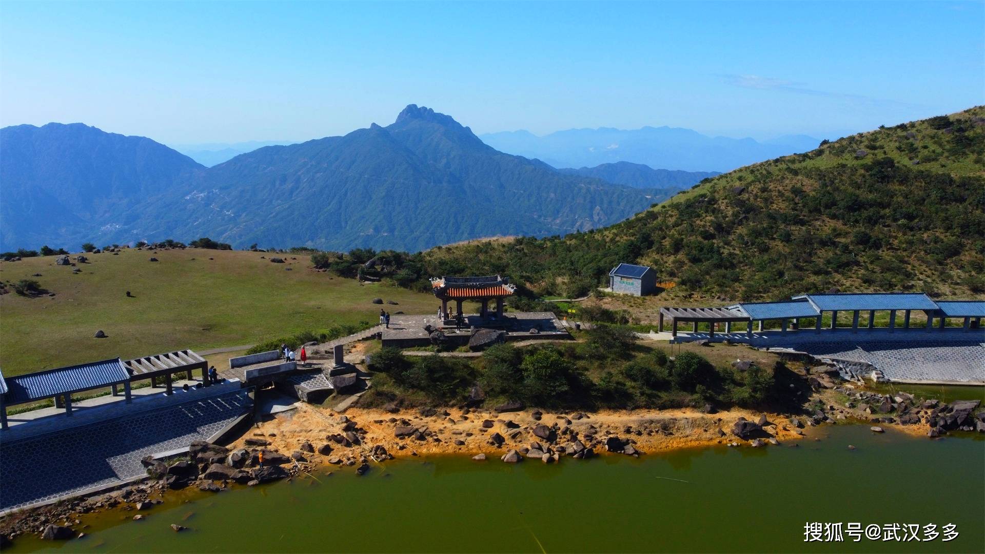 急弯多,为保障安全,不熟悉山路的外地司机轻易不会被允许自驾上山
