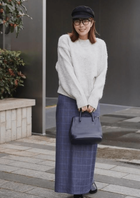 个性 格纹半身裙结合了蓝色，温柔舒适的蓝色给人的感觉比较清爽