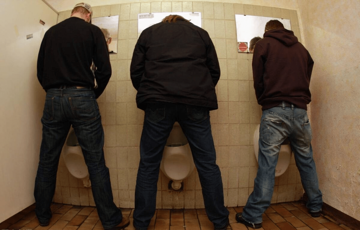 尿酸|小便是尿酸“警示器”!排尿时出现3种异常,尿酸恐已超“标准线”